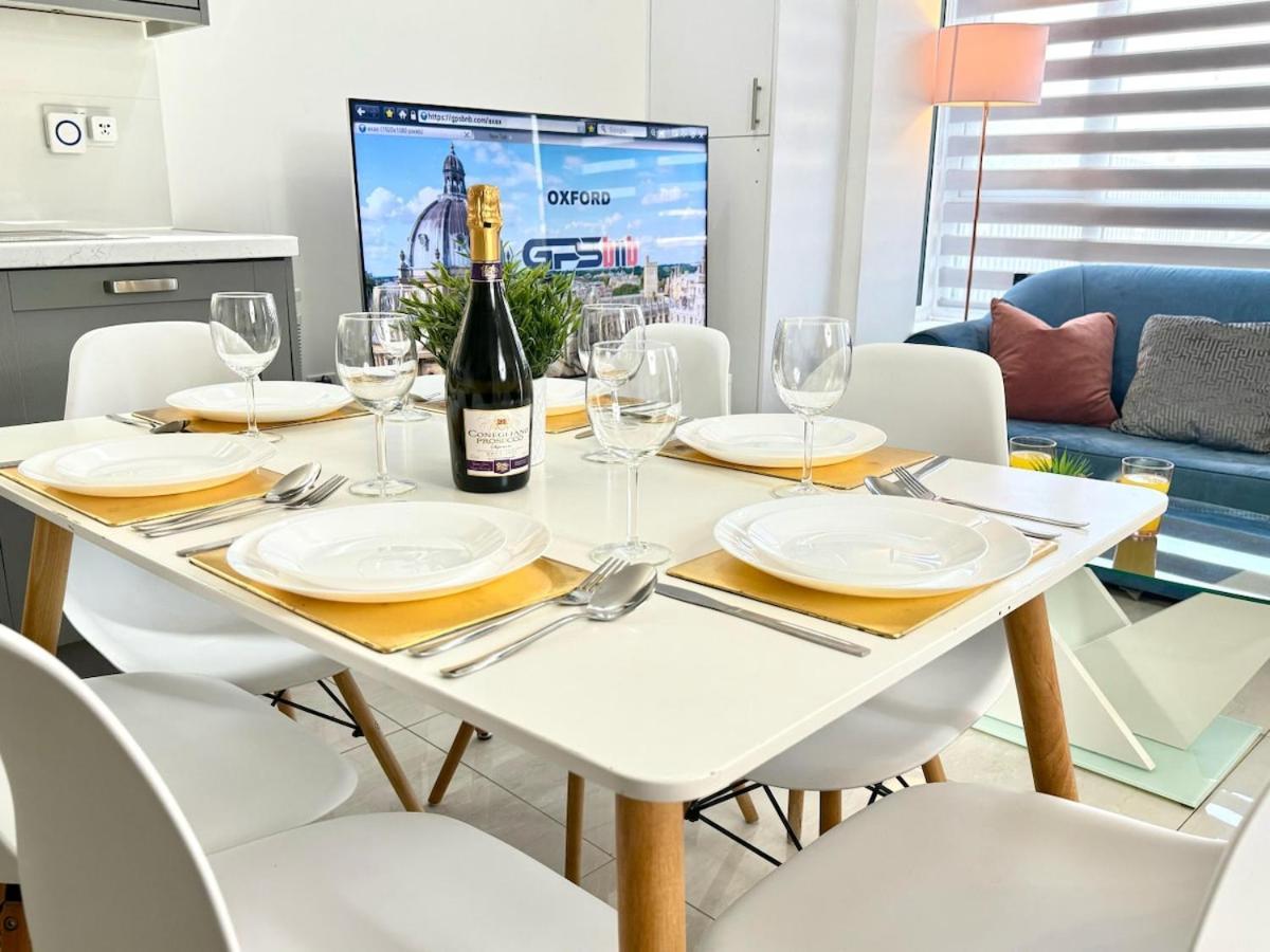 Walnut Luxurious 2-Bedroom With Ensuite - Parking, Netflix, Wifi - Close To Oxford, Bicester & Blenheim Palace Кидлингтън Екстериор снимка
