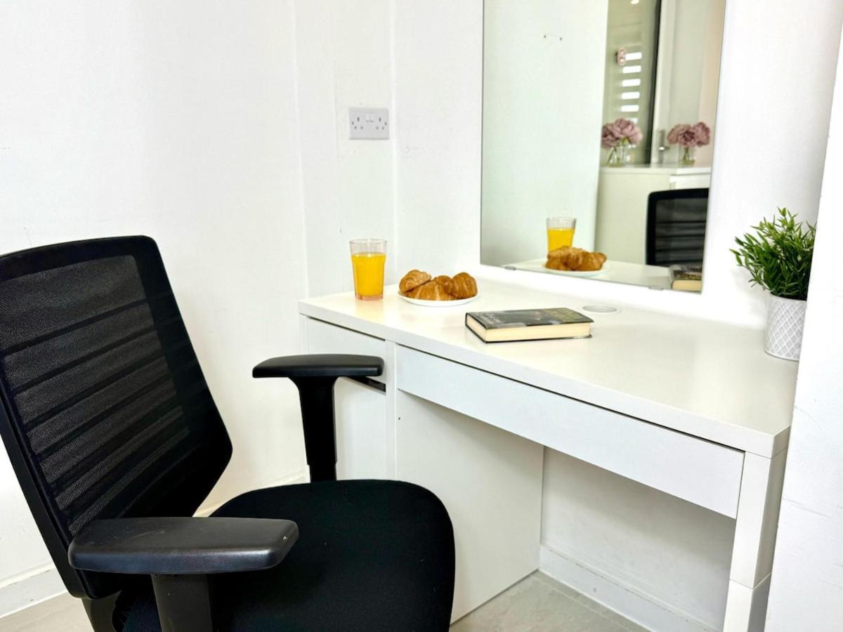 Walnut Luxurious 2-Bedroom With Ensuite - Parking, Netflix, Wifi - Close To Oxford, Bicester & Blenheim Palace Кидлингтън Екстериор снимка