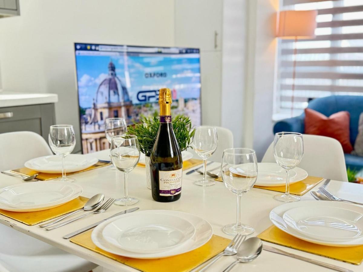 Walnut Luxurious 2-Bedroom With Ensuite - Parking, Netflix, Wifi - Close To Oxford, Bicester & Blenheim Palace Кидлингтън Екстериор снимка