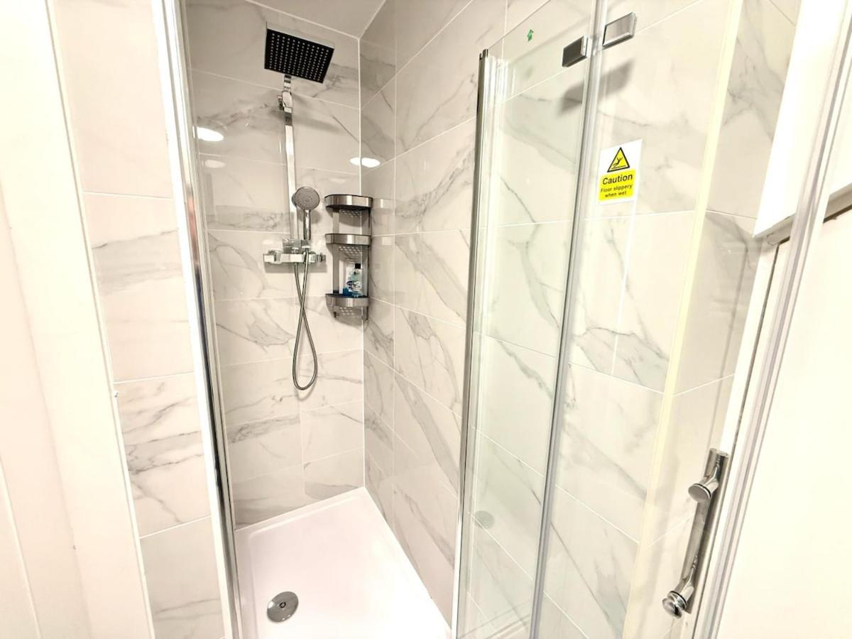 Walnut Luxurious 2-Bedroom With Ensuite - Parking, Netflix, Wifi - Close To Oxford, Bicester & Blenheim Palace Кидлингтън Екстериор снимка