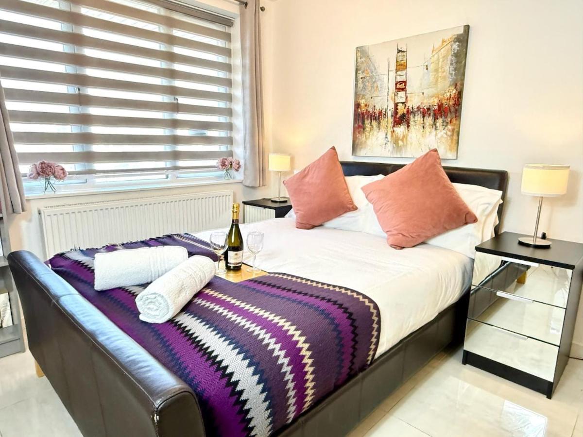 Walnut Luxurious 2-Bedroom With Ensuite - Parking, Netflix, Wifi - Close To Oxford, Bicester & Blenheim Palace Кидлингтън Екстериор снимка